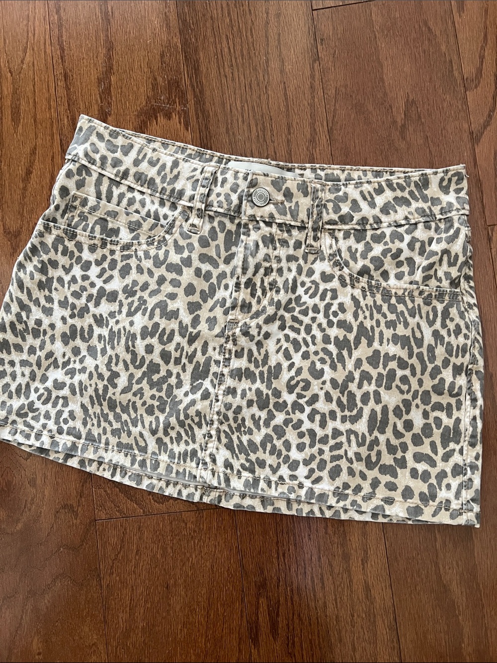 Hollister Leopard Print Denim Mini Skirt in Beige and Gray, size 23, like new